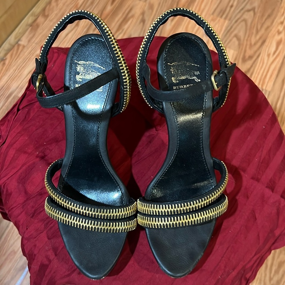 Burberry ball with gold design sandal hardly worn size 39